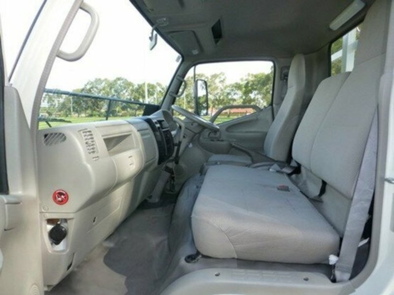 2009 HINO 300 616 4X2 AUTO TRADE ACE