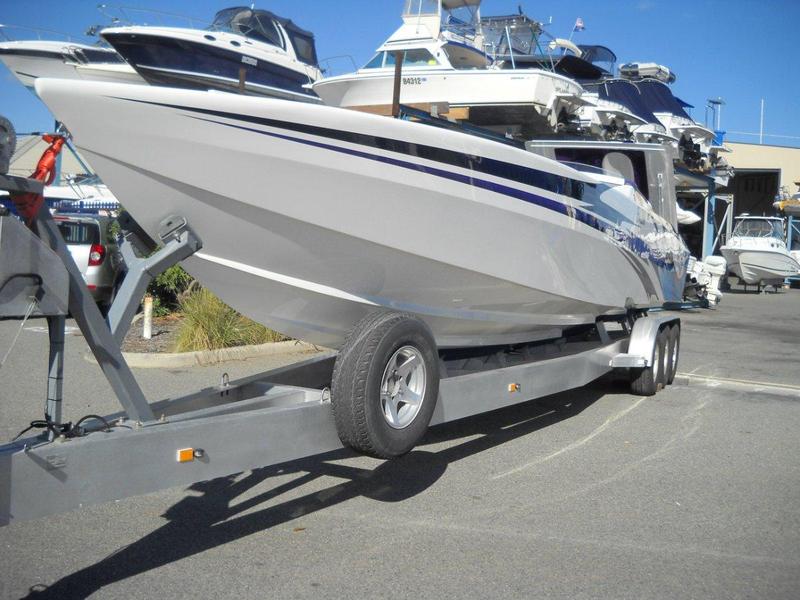 Cigarrette Offshore Racer