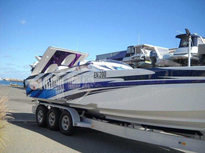 Cigarrette Offshore Racer