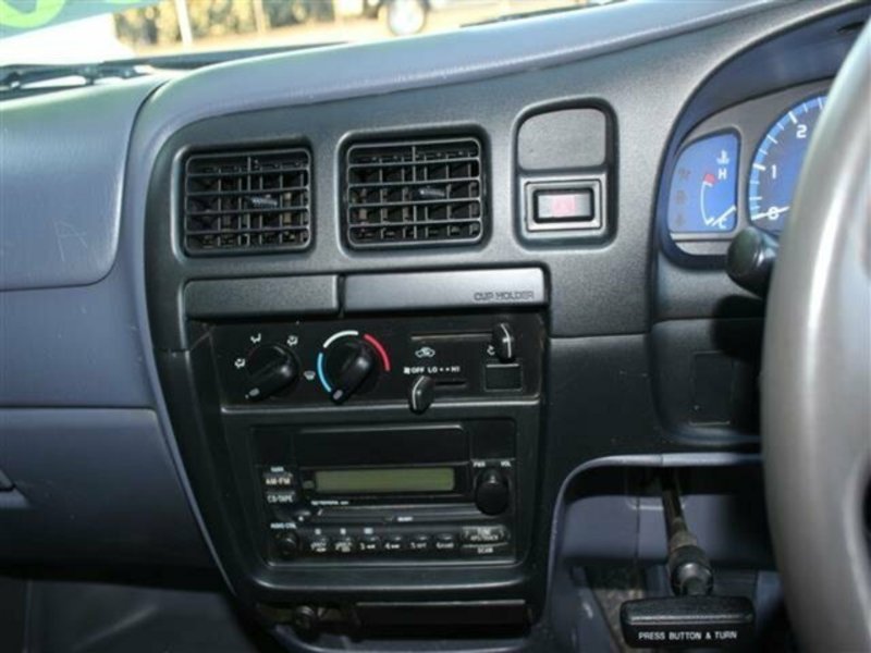 2004 TOYOTA HILUX 145 SERIES