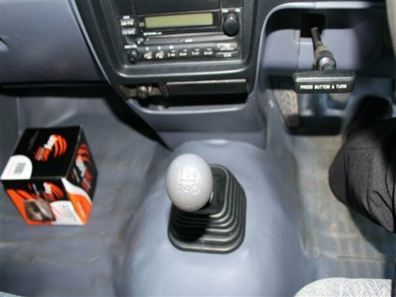 2004 TOYOTA HILUX 145 SERIES
