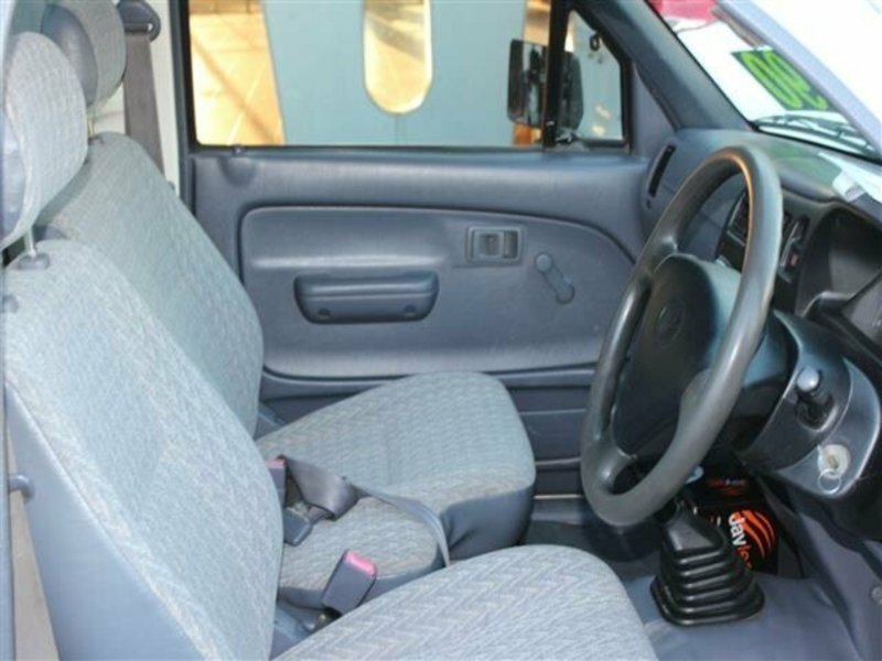2004 TOYOTA HILUX 145 SERIES