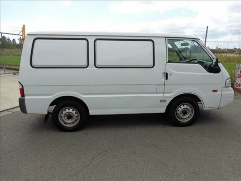 2004 MAZDA E1800 (SWB)