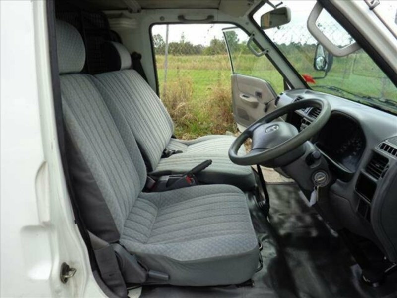 2004 MAZDA E1800 (SWB)