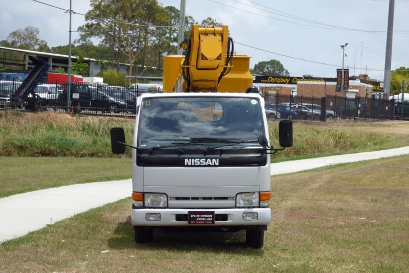 1994 NISSAN ATLAS CHERRY PICKER