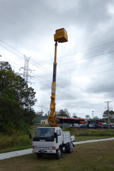 1994 NISSAN ATLAS CHERRY PICKER
