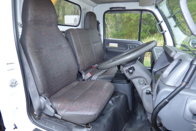1994 NISSAN ATLAS CHERRY PICKER
