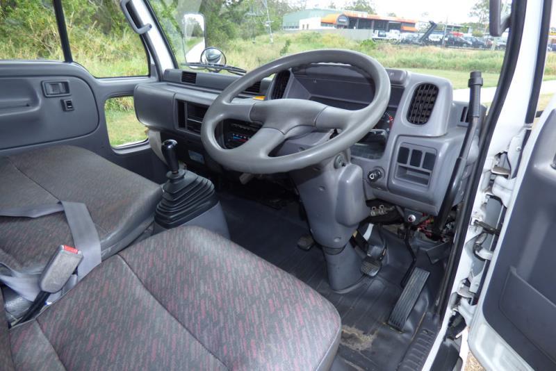 1994 NISSAN ATLAS CHERRY PICKER