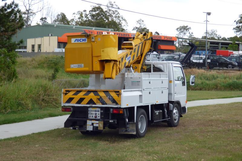 1994 NISSAN ATLAS CHERRY PICKER