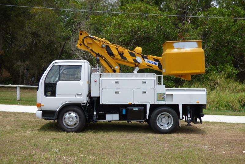 1994 NISSAN ATLAS CHERRY PICKER