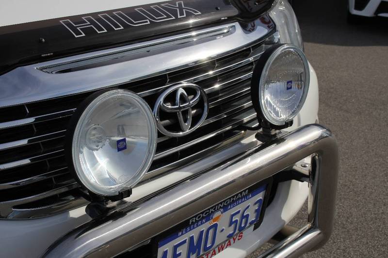 2014 TOYOTA HILUX SR5 (4x4) GGN25R MY14