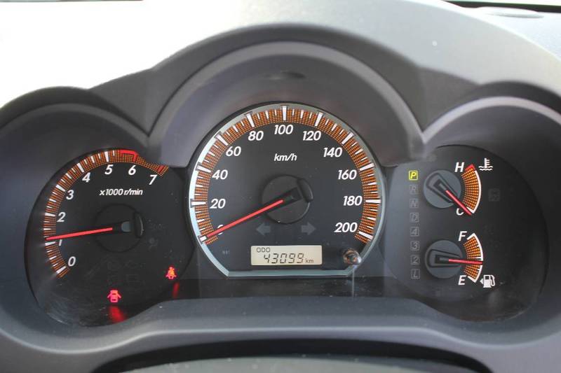 2014 TOYOTA HILUX SR5 (4x4) GGN25R MY14