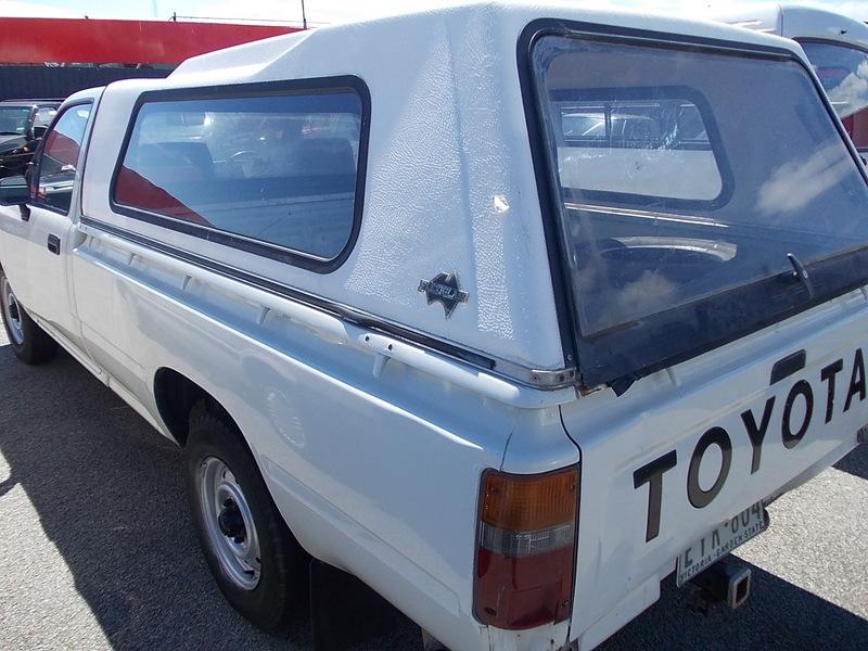 1989 TOYOTA HILUX YN85R