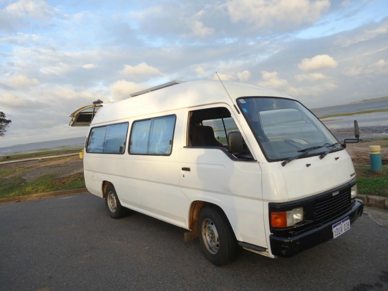 1989 NISSAN URVAN (LWB)