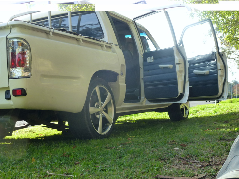 1986 TOYOTA HILUX SR5 YN57