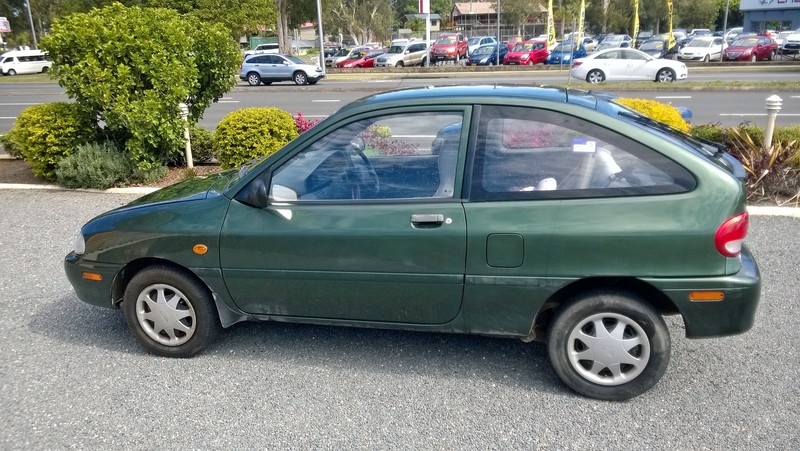 2000 FORD FESTIVA TRIO WF