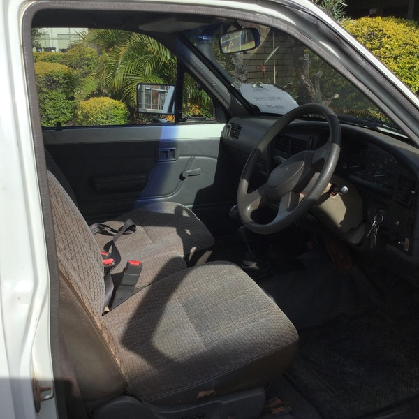 1996 TOYOTA HILUX (4x4) LN106R