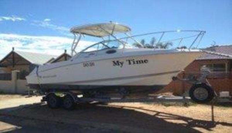 Wellcraft Coastal 252 with trailer