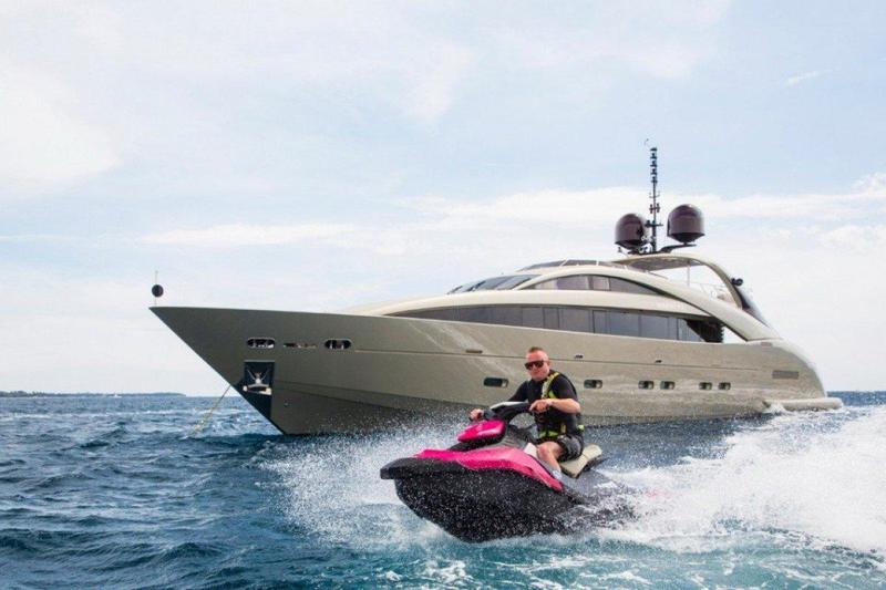 ISA 120 Flybridge
