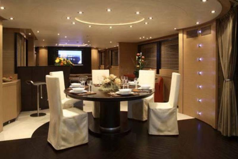 ISA 120 Flybridge