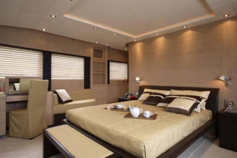 ISA 120 Flybridge
