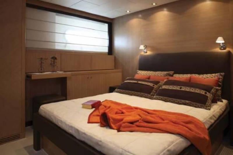 ISA 120 Flybridge