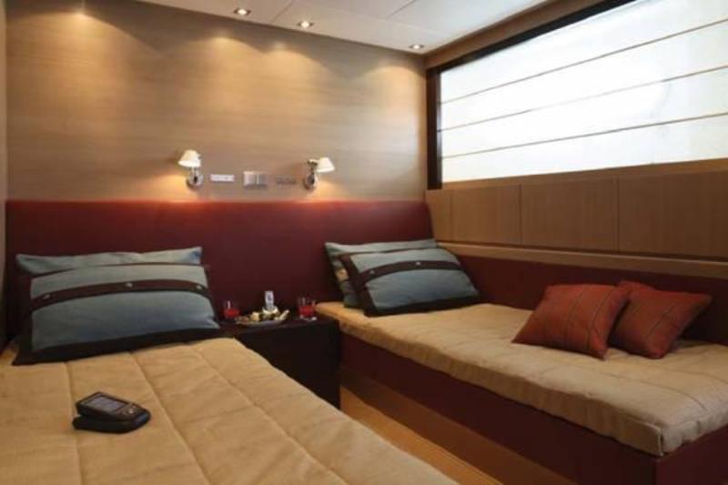 ISA 120 Flybridge
