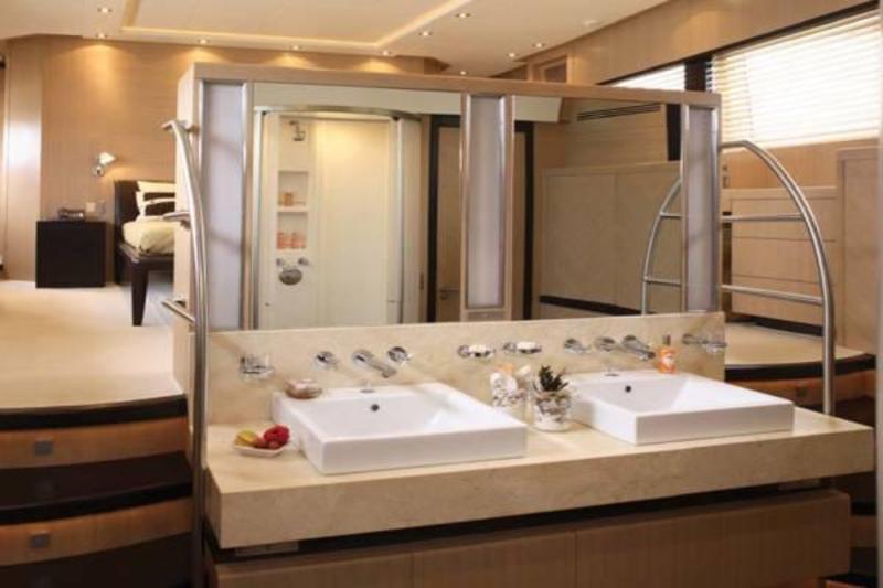 ISA 120 Flybridge