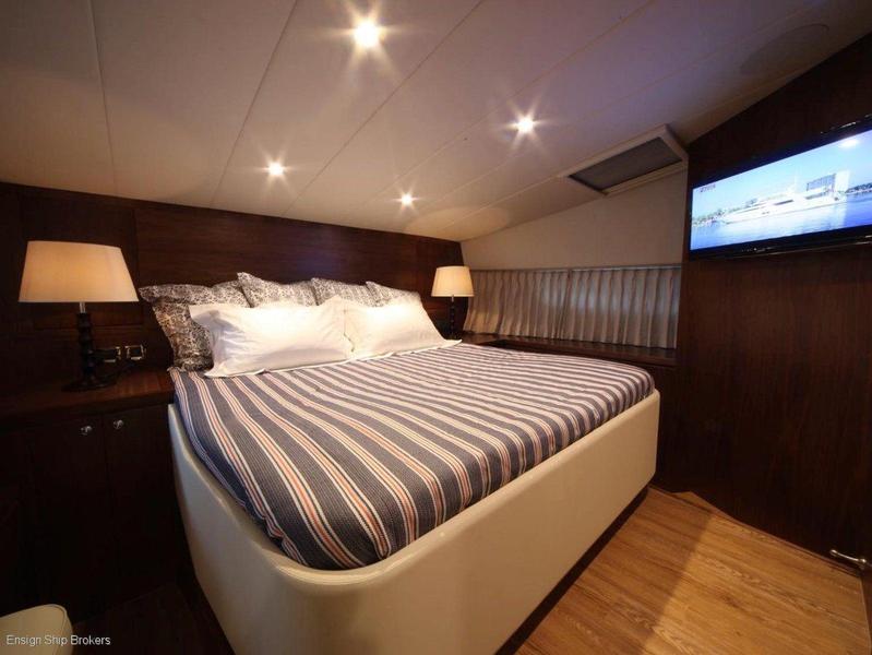 Mares 45 Outboard Express