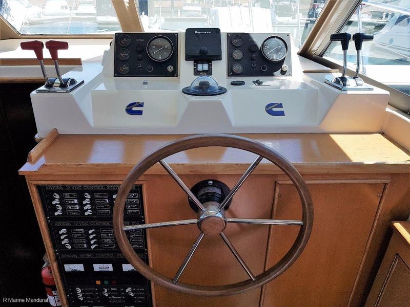 Riviera 38 Flybridge ** NEAT AND TIDY AND THE PRICE IS RIGHT**$135000**