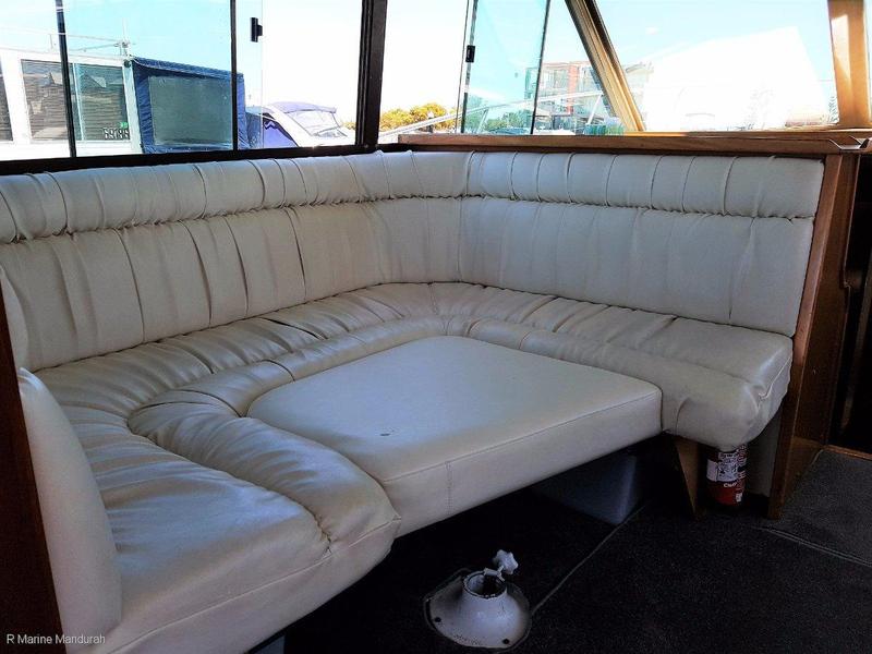Riviera 38 Flybridge ** NEAT AND TIDY AND THE PRICE IS RIGHT**$135000**