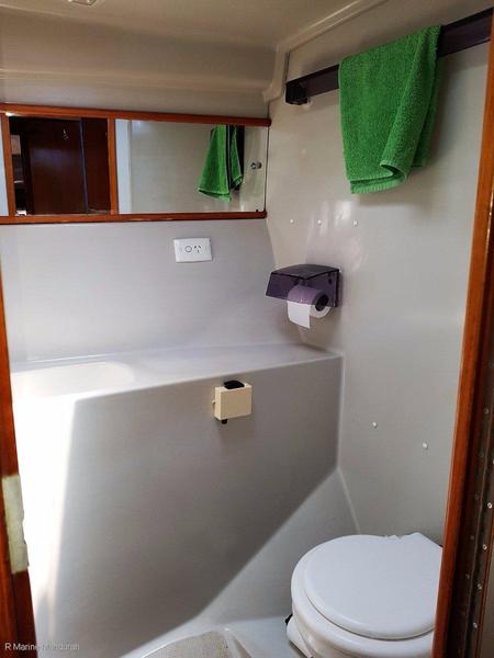 Riviera 38 Flybridge ** NEAT AND TIDY AND THE PRICE IS RIGHT**$135000**