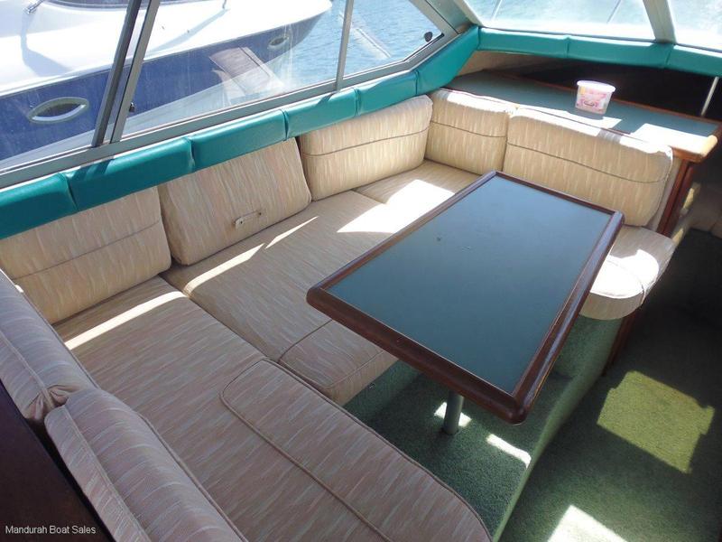 Bayliner 2556 Flybridge