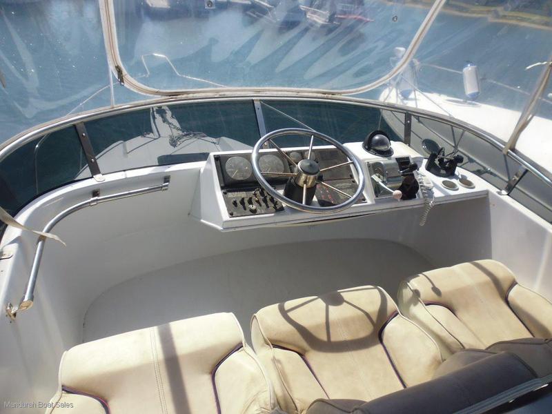 Bayliner 2556 Flybridge