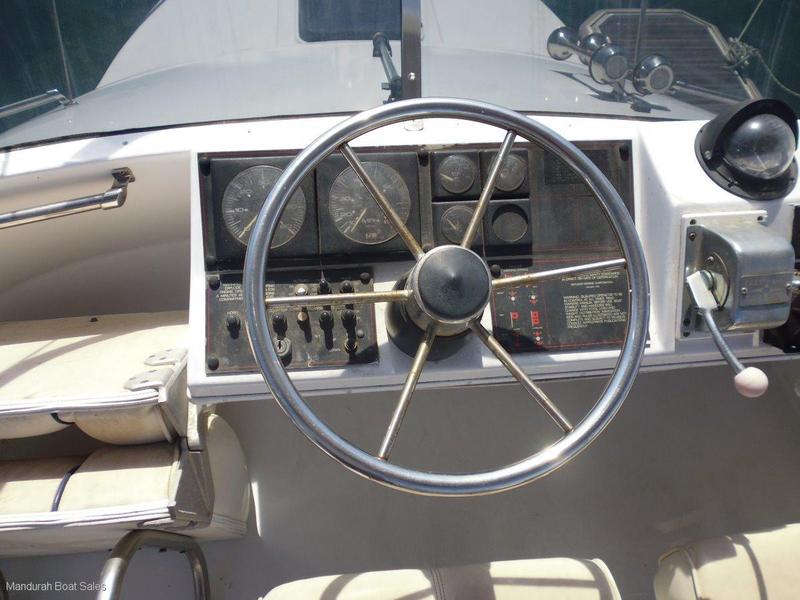 Bayliner 2556 Flybridge