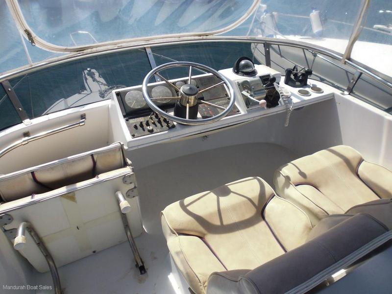 Bayliner 2556 Flybridge