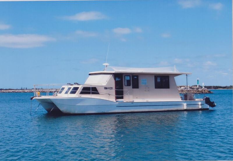 2002 HOUSEBOAT CATARMARAN