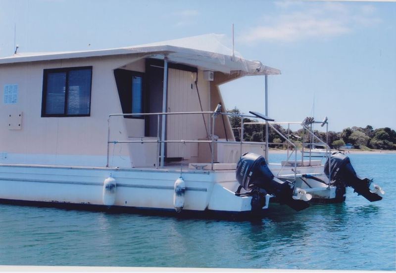 2002 HOUSEBOAT CATARMARAN