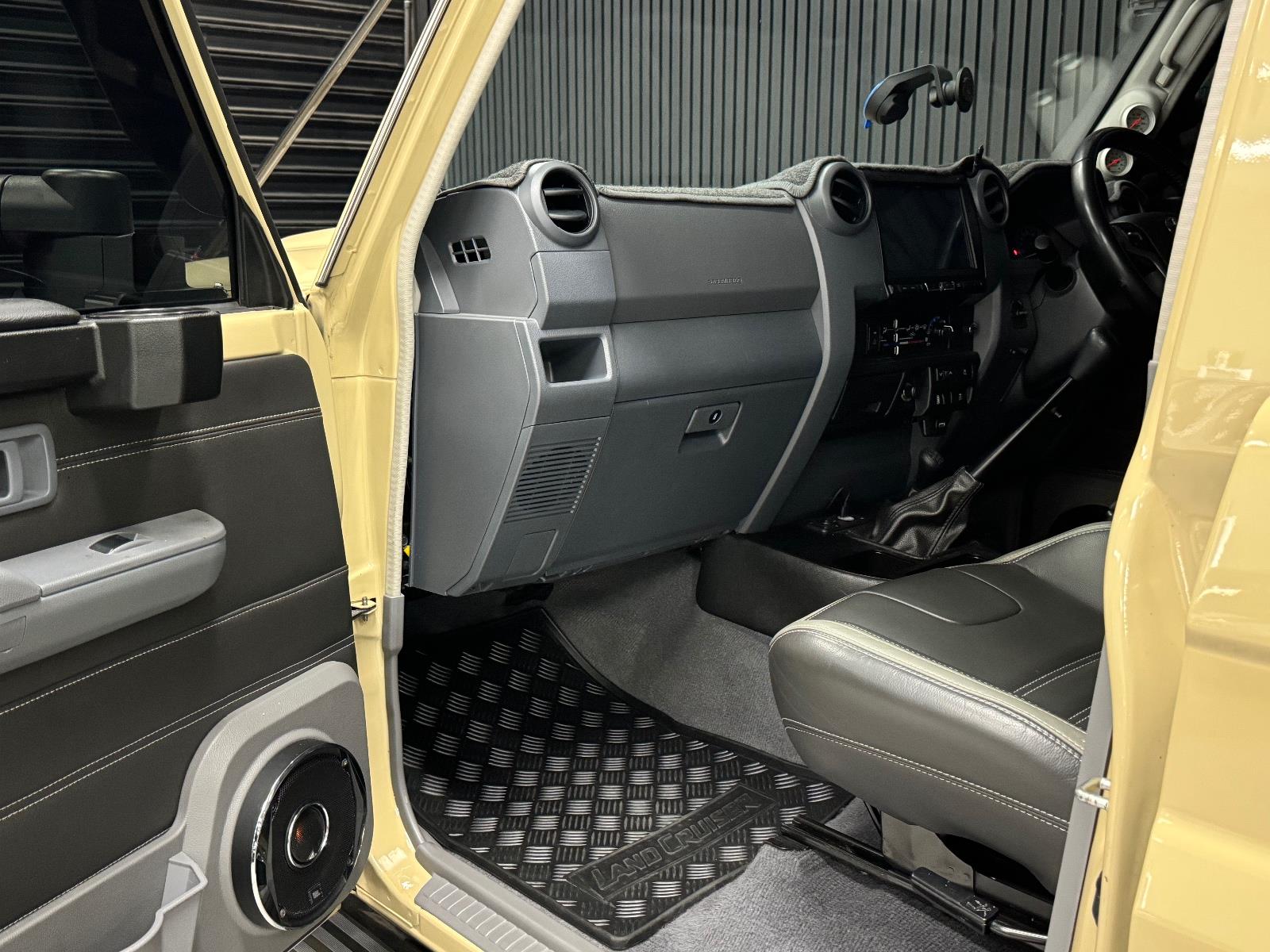 2021 TOYOTA LANDCRUISER VDJ79R GXL MANUAL CAB CHASSIS