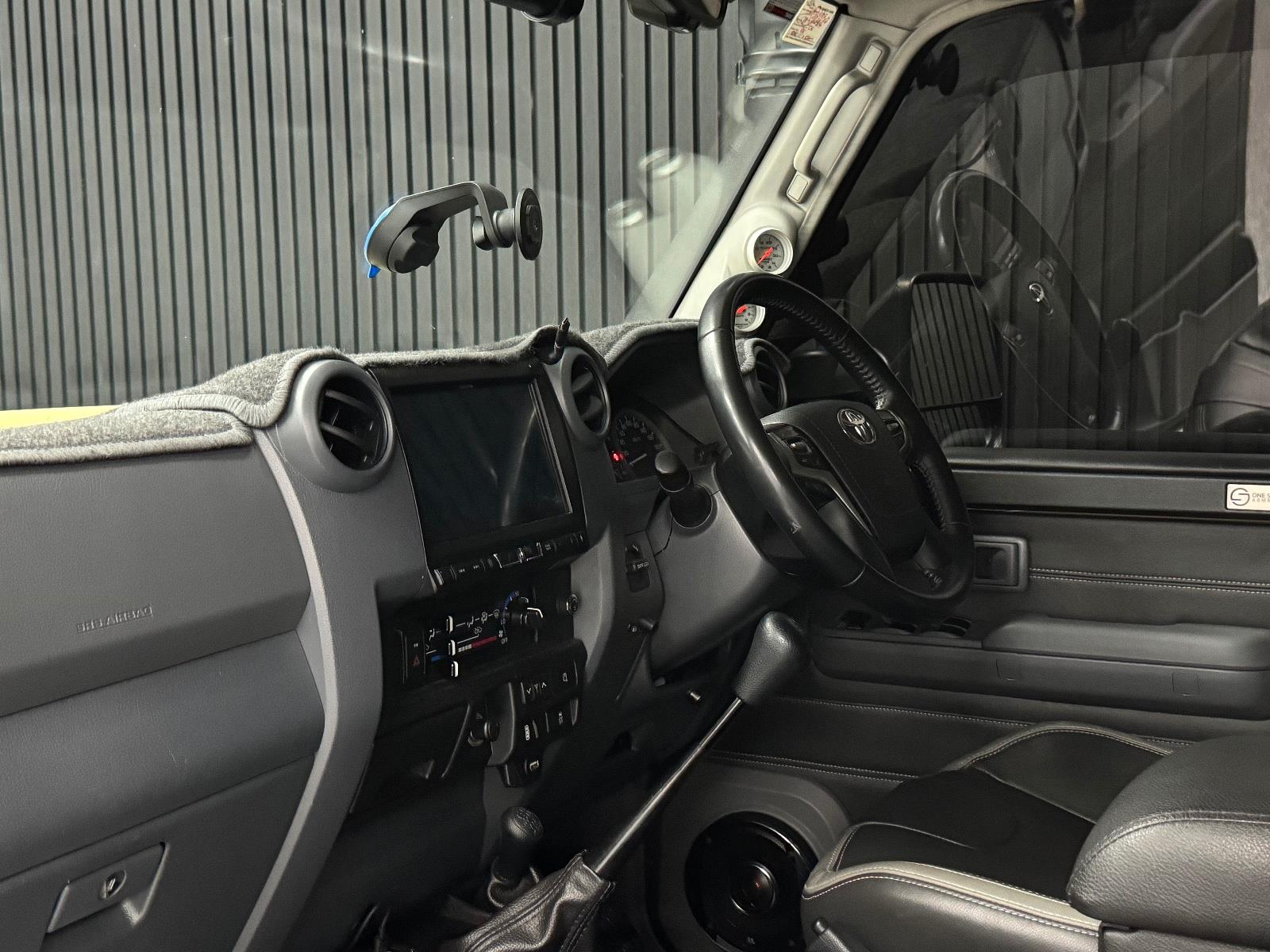 2021 TOYOTA LANDCRUISER VDJ79R GXL MANUAL CAB CHASSIS