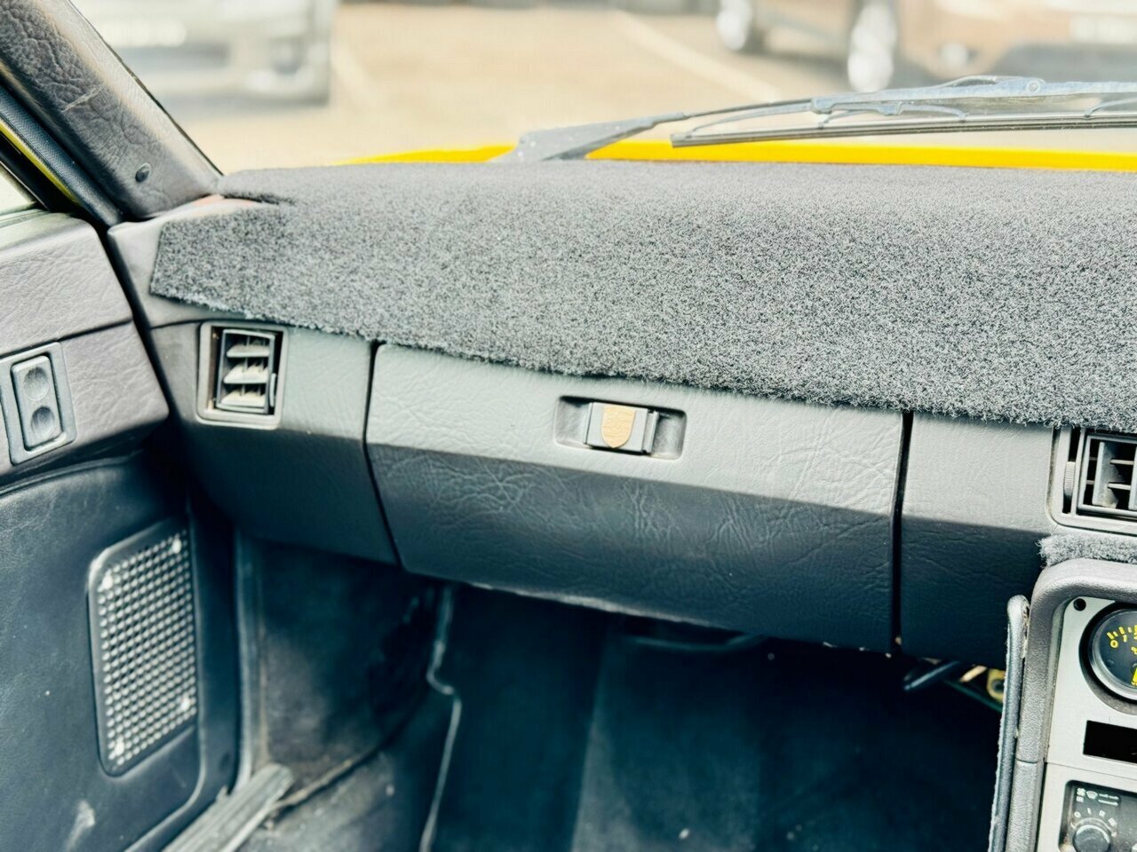 1985 PORSCHE 944 MANUAL 2D COUPE