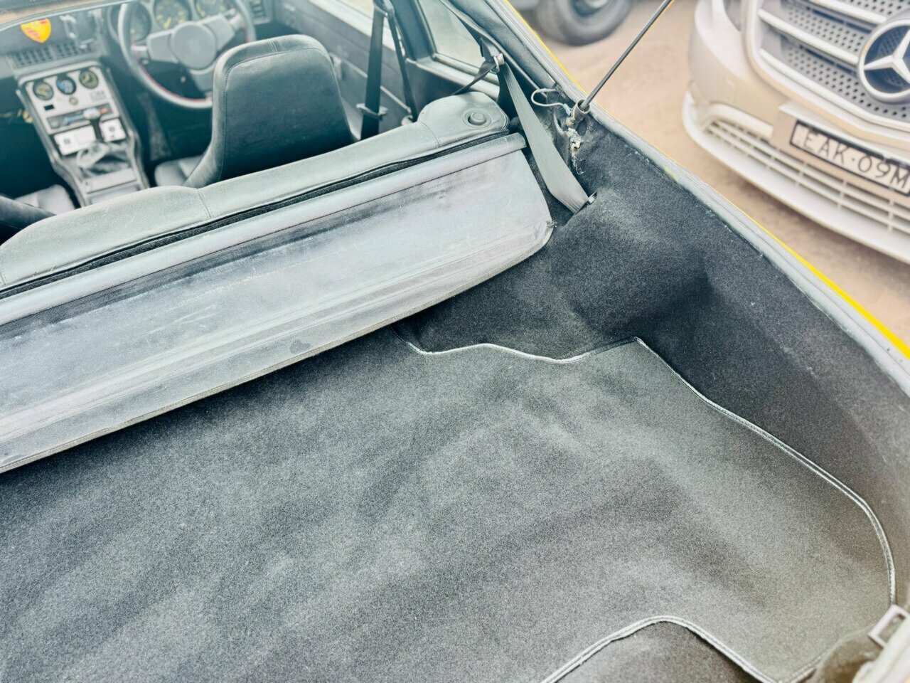 1985 PORSCHE 944 MANUAL 2D COUPE