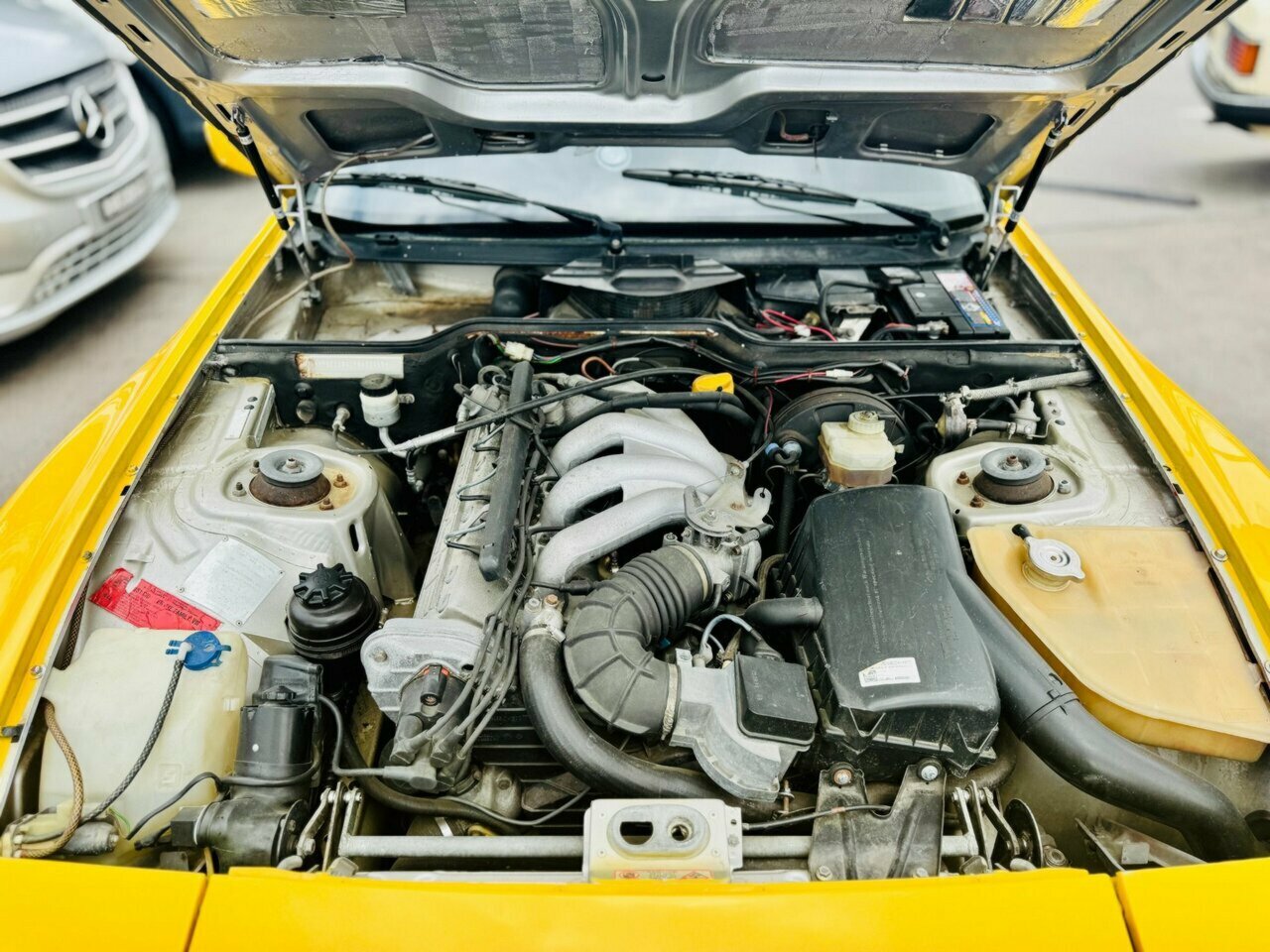 1985 PORSCHE 944 MANUAL 2D COUPE