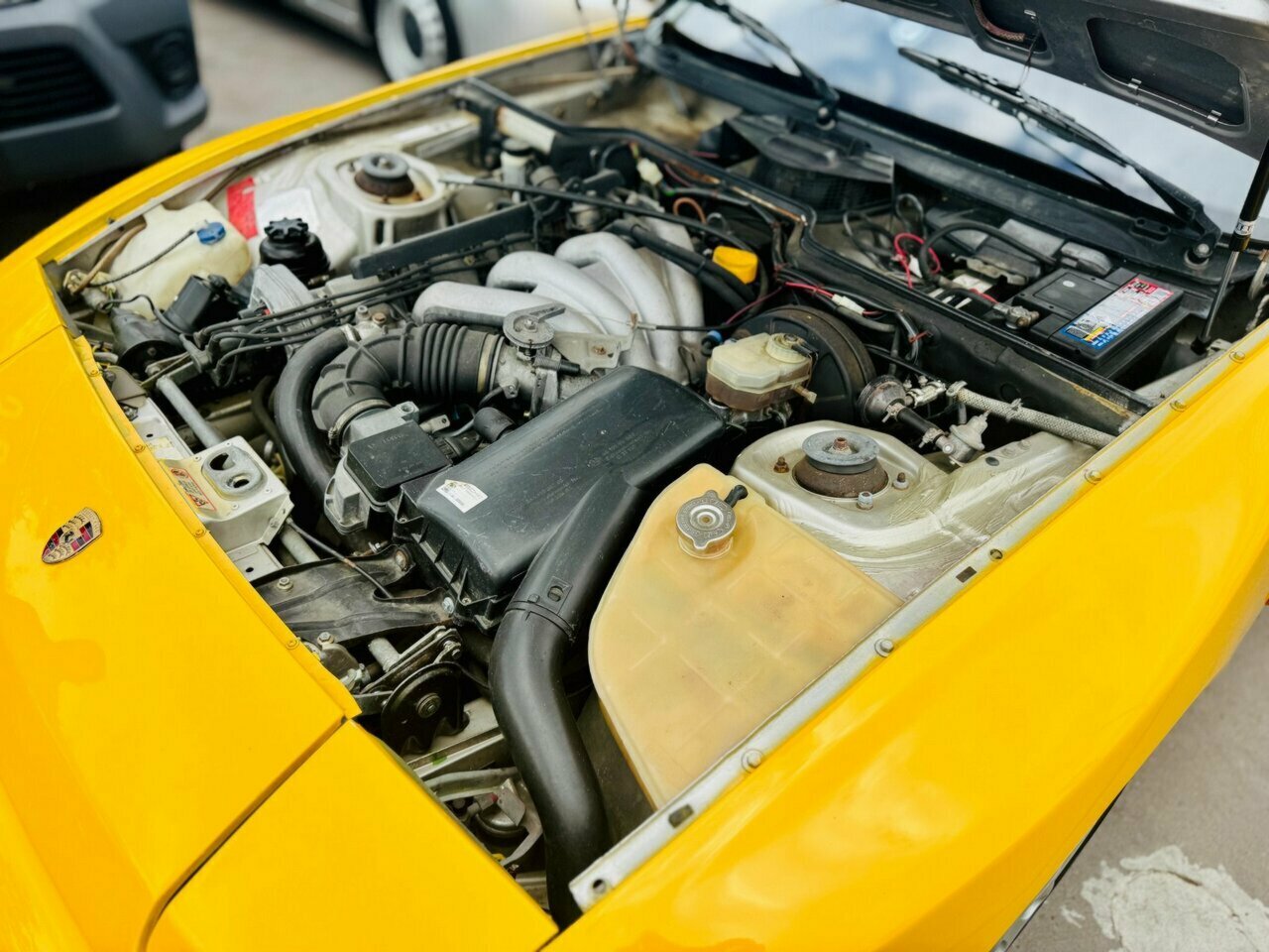 1985 PORSCHE 944 MANUAL 2D COUPE