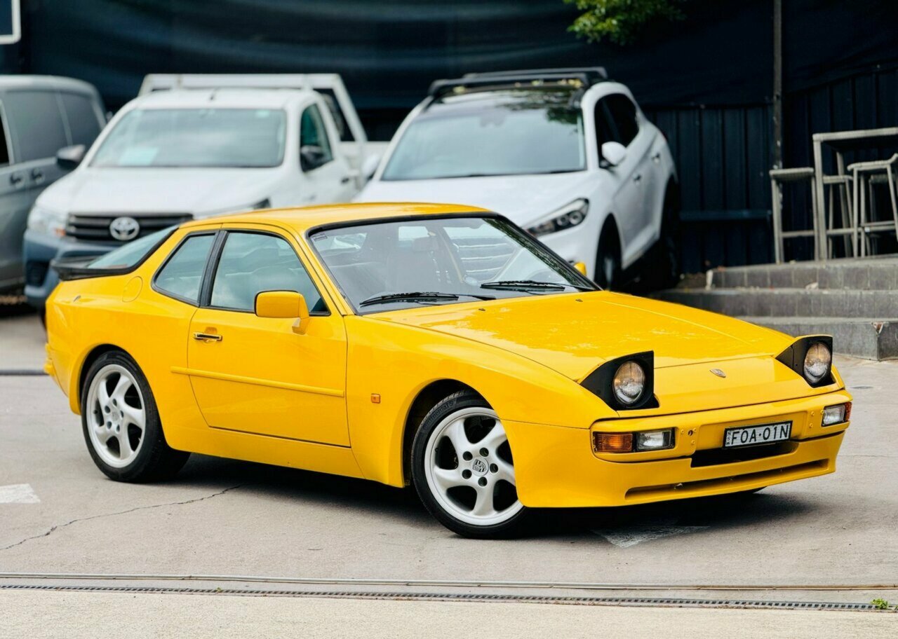 1985 PORSCHE 944 MANUAL 2D COUPE