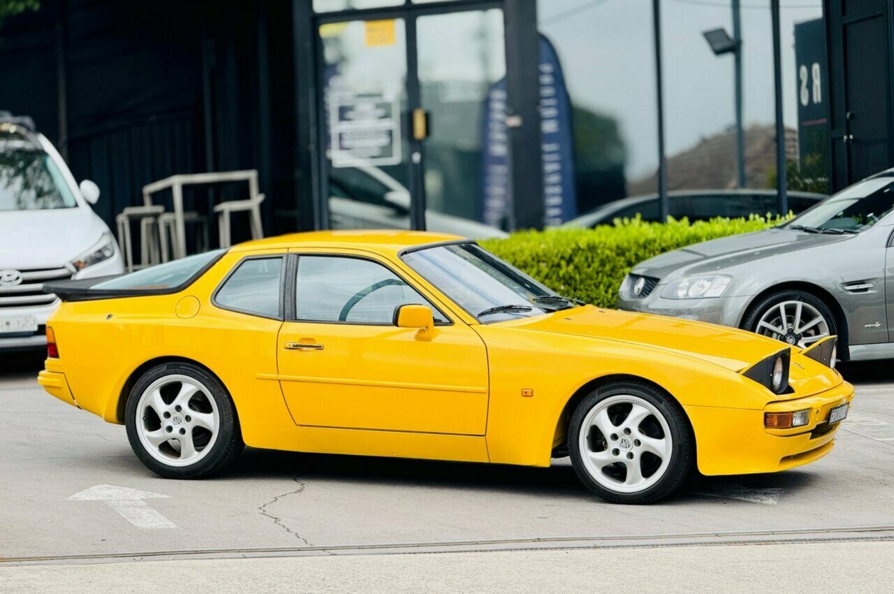 1985 PORSCHE 944 MANUAL 2D COUPE