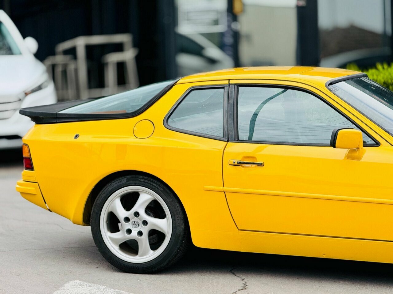 1985 PORSCHE 944 MANUAL 2D COUPE