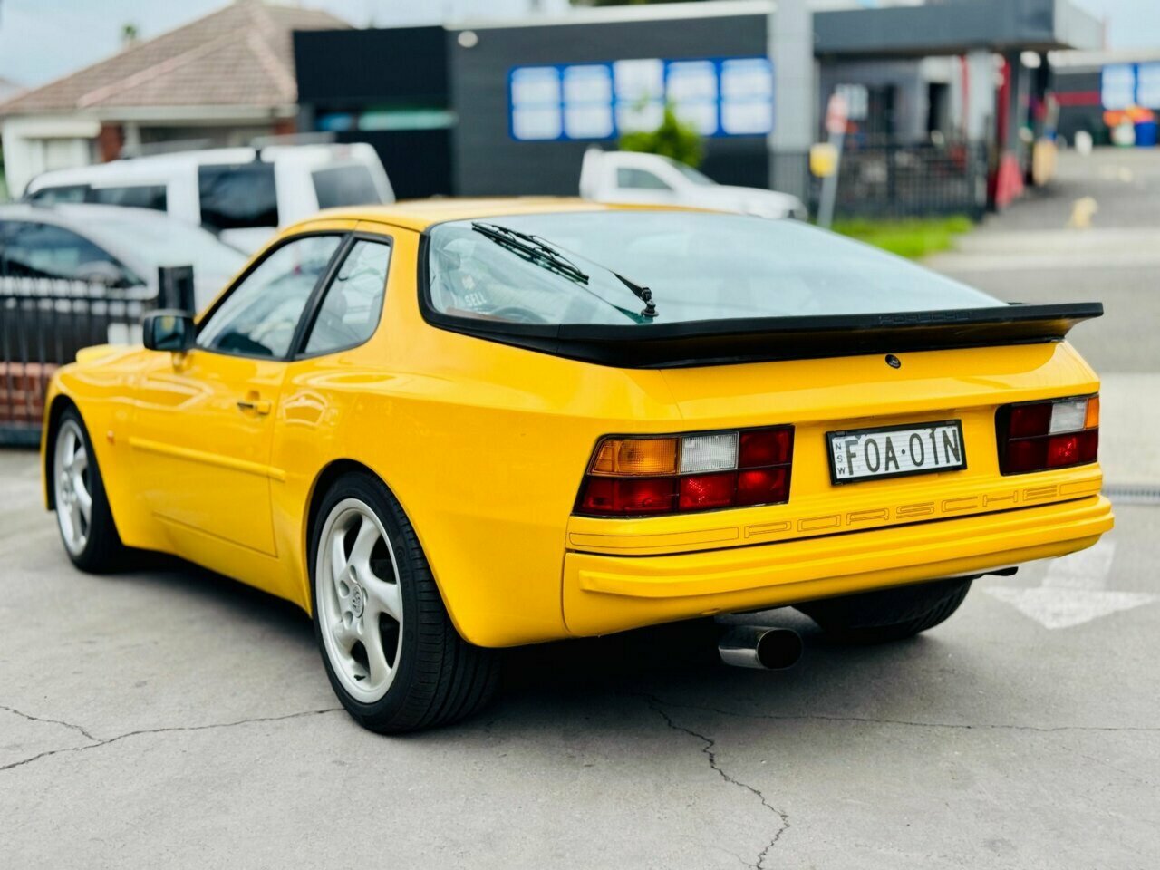 1985 PORSCHE 944 MANUAL 2D COUPE