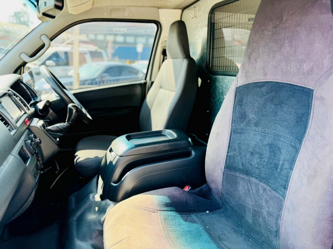2018 TOYOTA HIACE LWB KDH201R MY16 MANUAL 4D VAN