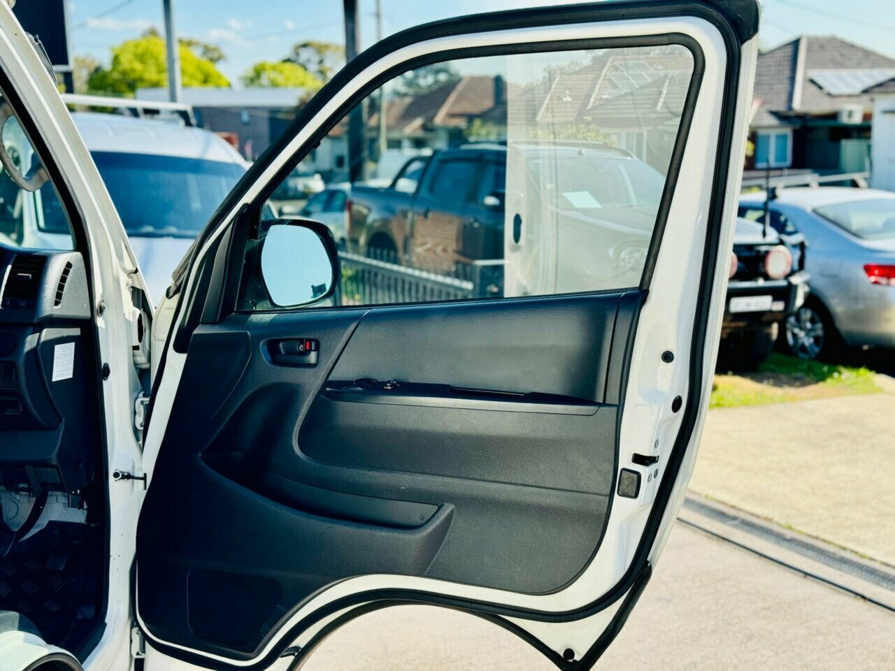2018 TOYOTA HIACE LWB KDH201R MY16 MANUAL 4D VAN